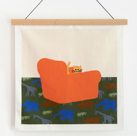 Warmgrey Tail Fabric Poster 400x400 mm / ArmChair Cat